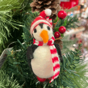 Enfeite para Pendurar Pinguim com Gorro em Feltro 1 Unid 9 cm